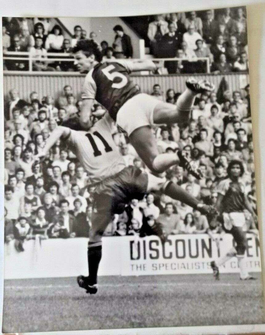 Football Action Press Photograph Of Alvin Martin 8 x 10 West Ham Utd v Watford 20th Sept.1980.